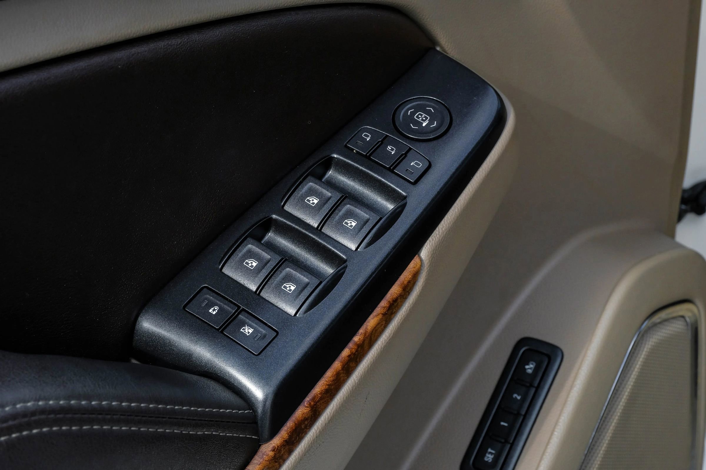 Used 2015 Chevrolet Suburban LTZ image 53