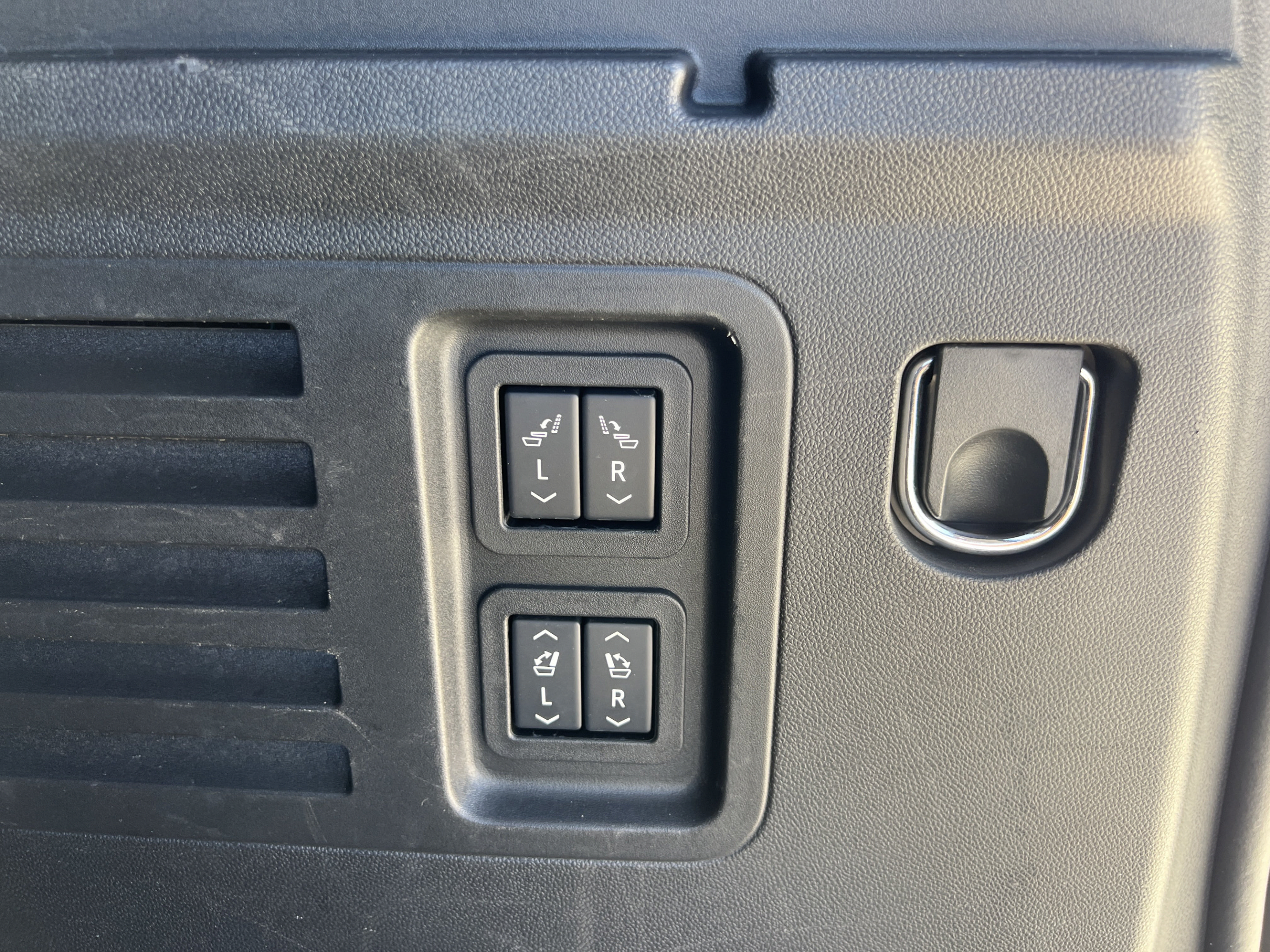 Used 2025 Chevrolet Traverse High Country w/ LPO, Floor Liner Package AWD/4WD image 27