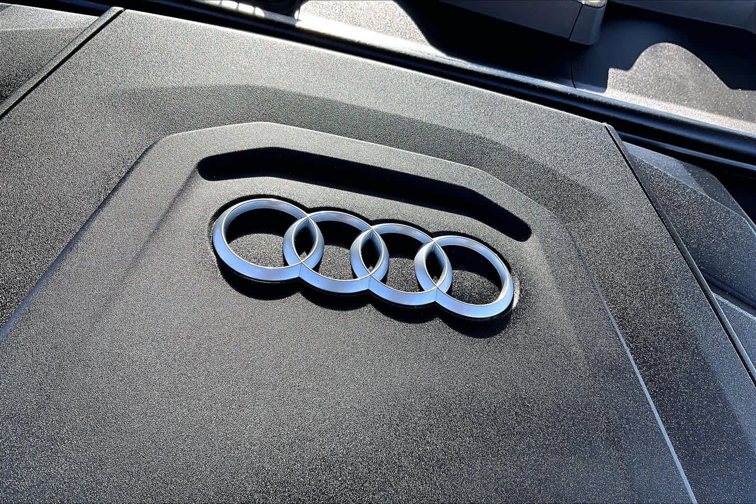 Used 2019 Audi Q8 Prestige w/ Luxury Package image 33