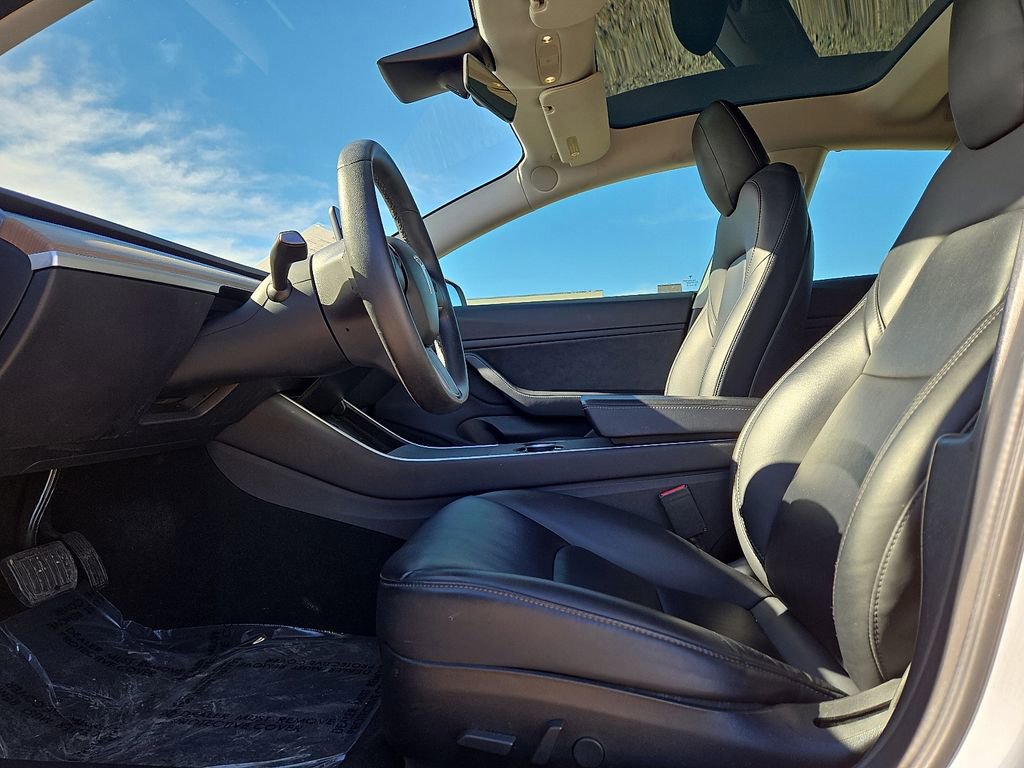 Used 2019 Tesla Model 3 Standard Range image 21
