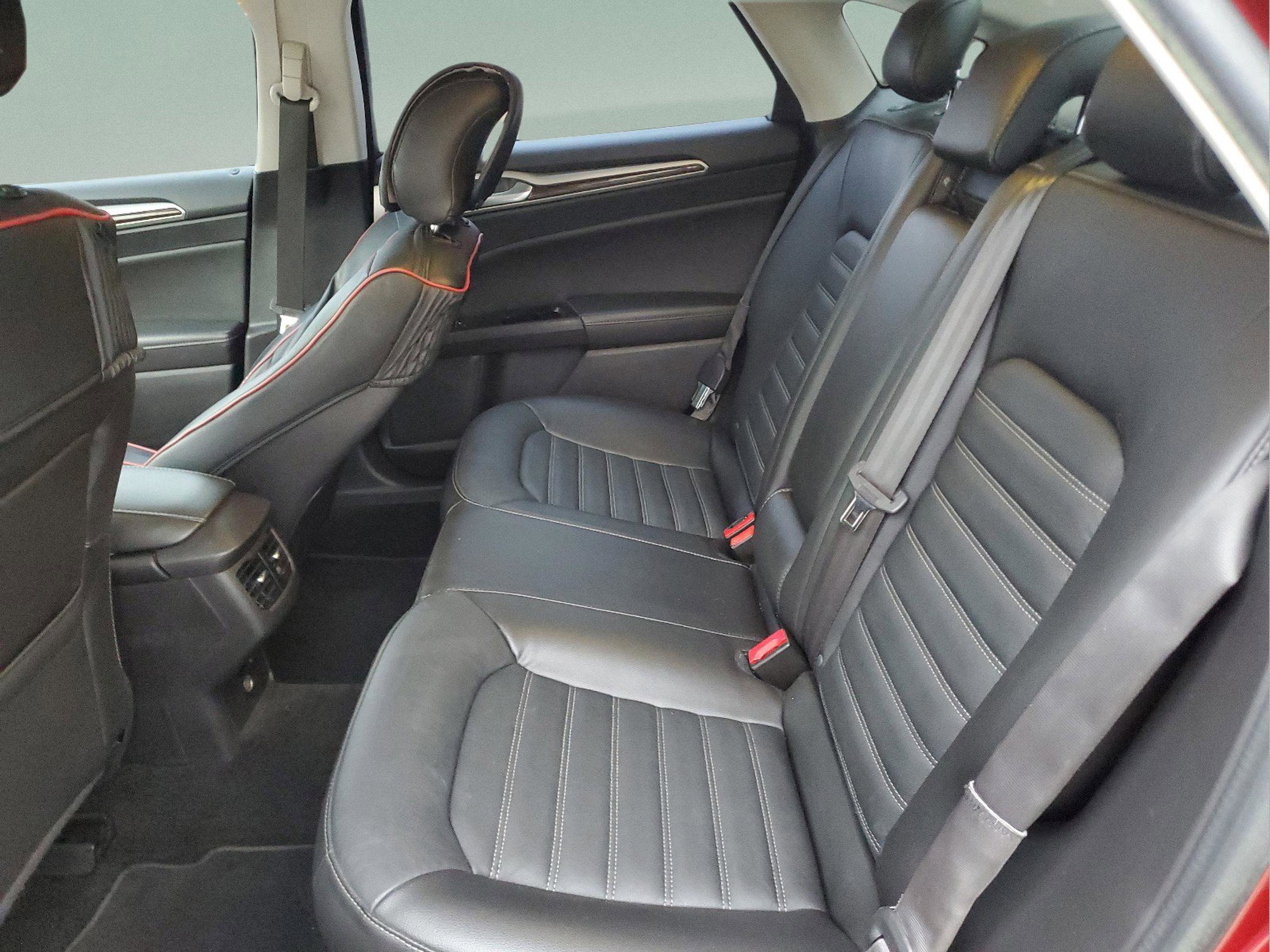 Used 2016 Ford Fusion SE w/ Equipment Group 202A FWD image 6