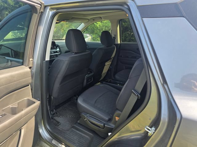 Used 2024 Nissan Pathfinder SV w/ SV Premium Package FWD image 32