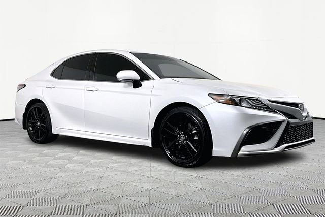 Used 2021 Toyota Camry XSE image 3