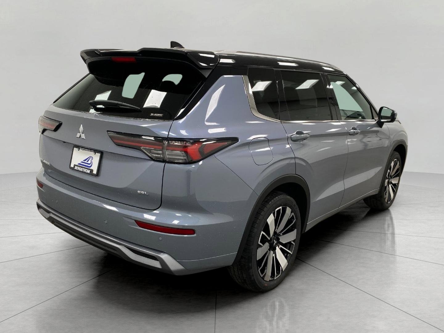 New 2025 Mitsubishi Outlander SEL image 3