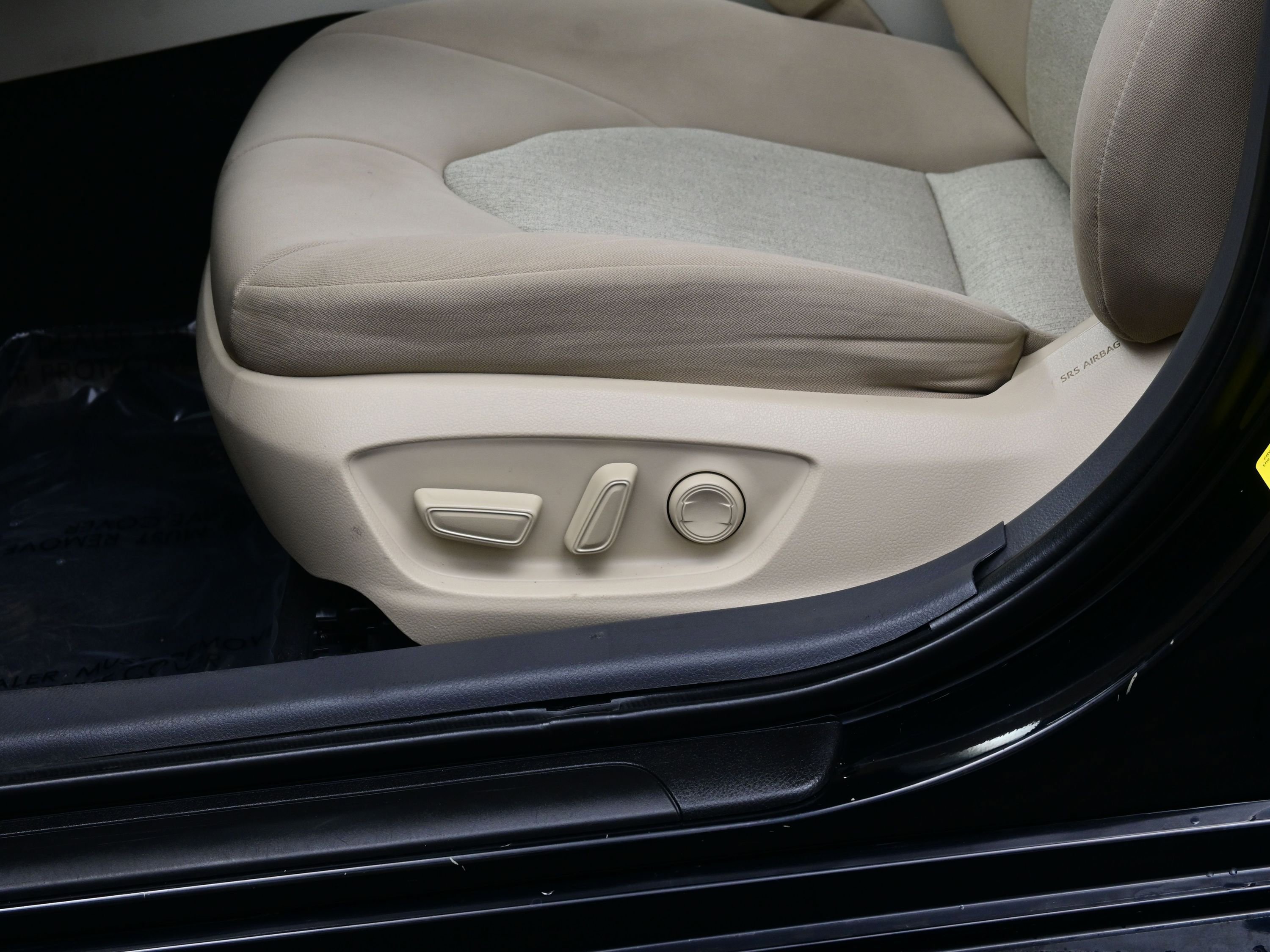 Used 2021 Toyota Camry LE image 10