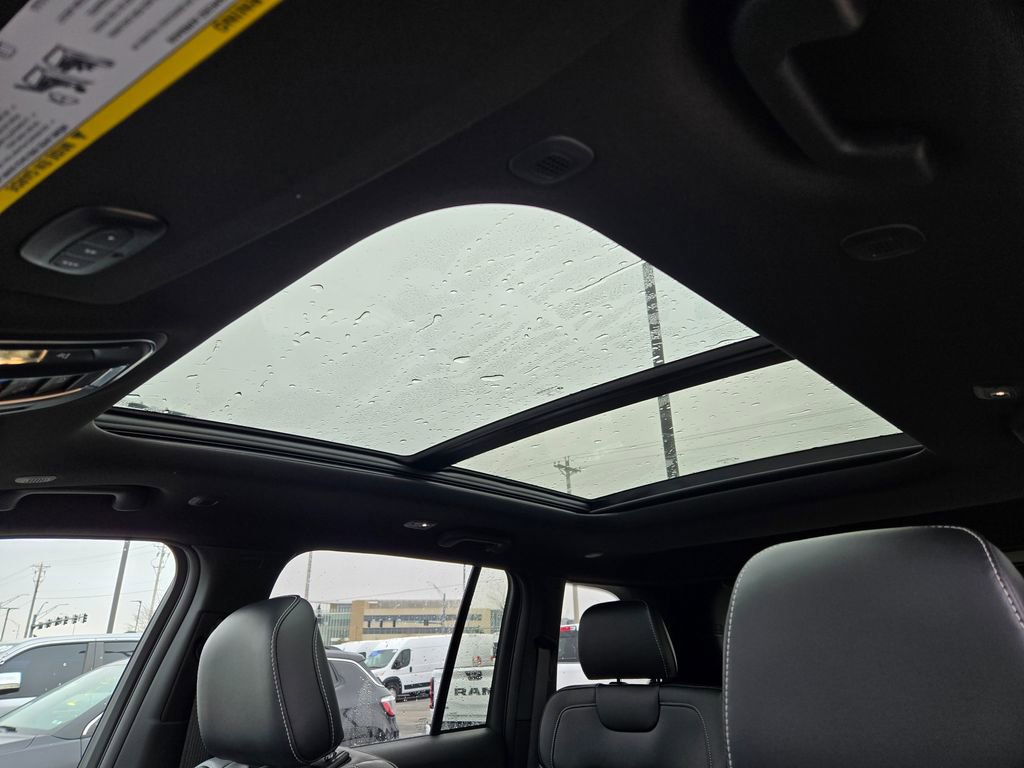 New 2025 Jeep Grand Cherokee Limited image 24