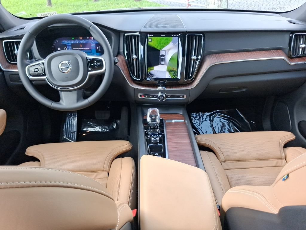 Used 2024 Volvo XC60 B5 Ultimate AWD/4WD image 9