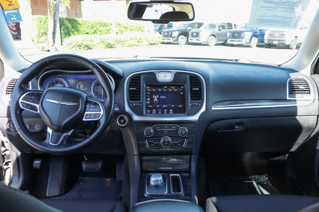 Used 2022 Chrysler 300 Touring image 25