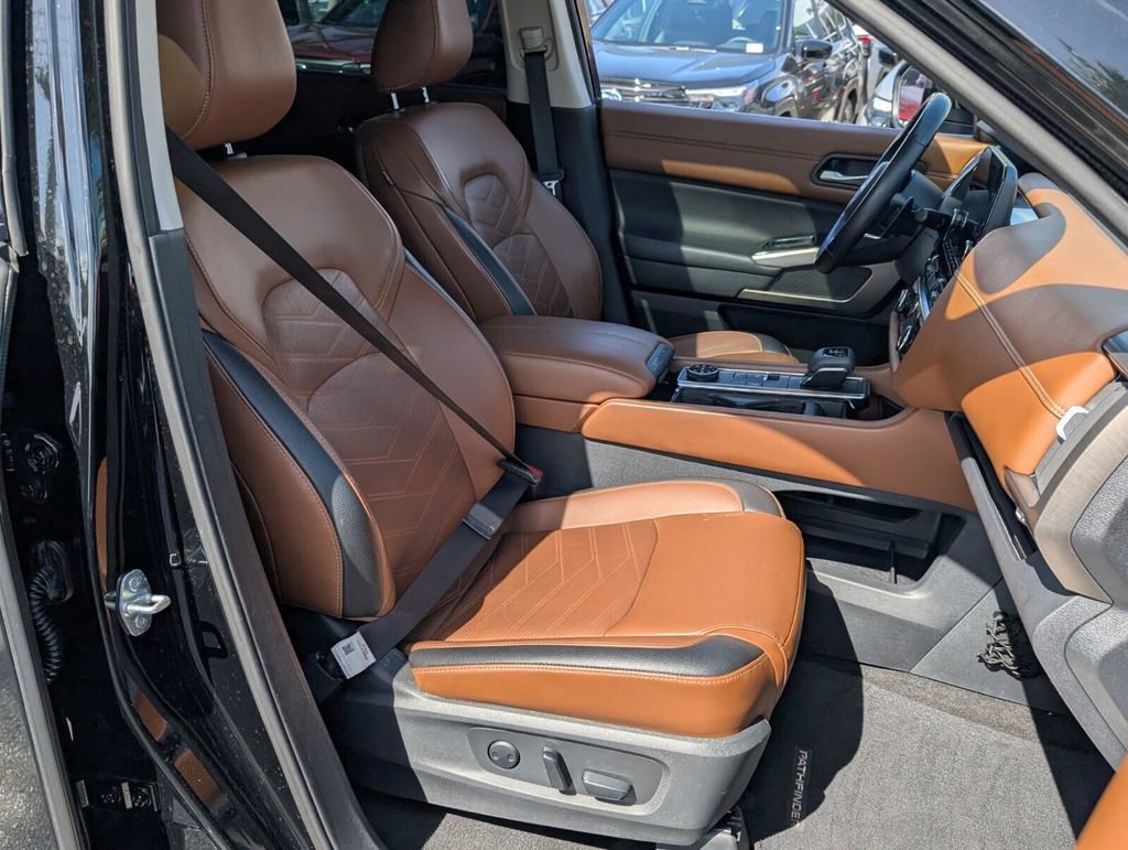 Used 2023 Nissan Pathfinder Platinum w/ Cargo Package image 16