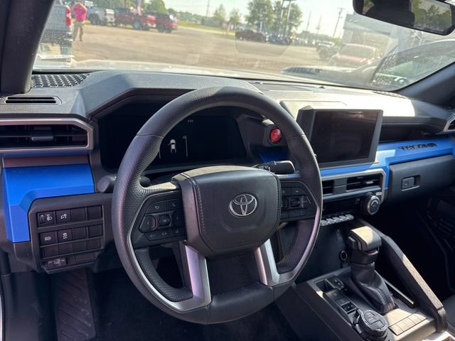 Used 2025 Toyota Tacoma TRD Off-Road AWD/4WD image 17