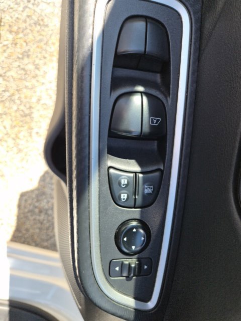 Used 2024 Nissan Versa SR FWD image 15