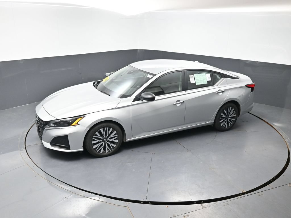 Used 2024 Nissan Altima 2.5 SV FWD image 43