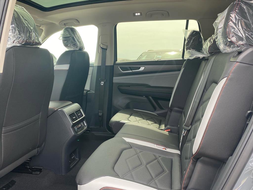 New 2026 Volkswagen Atlas Peak Edition AWD/4WD image 11
