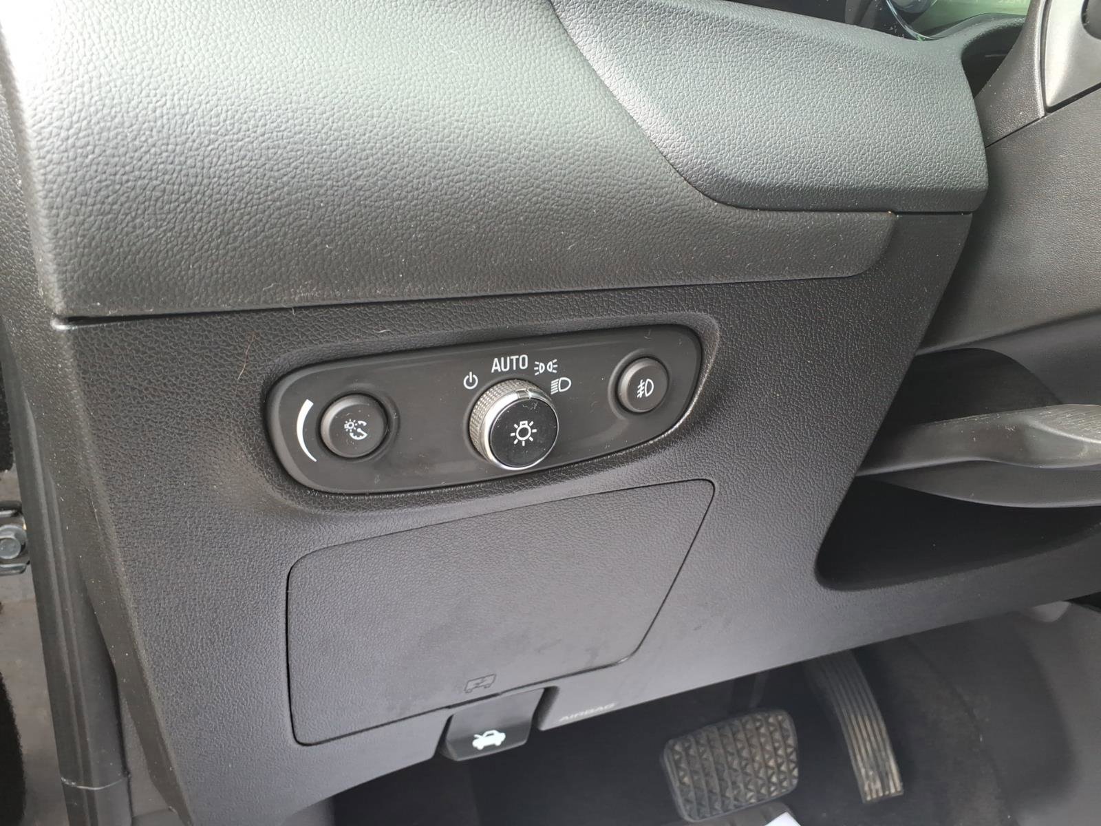 Certified 2022 Buick Encore GX Preferred w/ Sport Touring Package FWD image 17