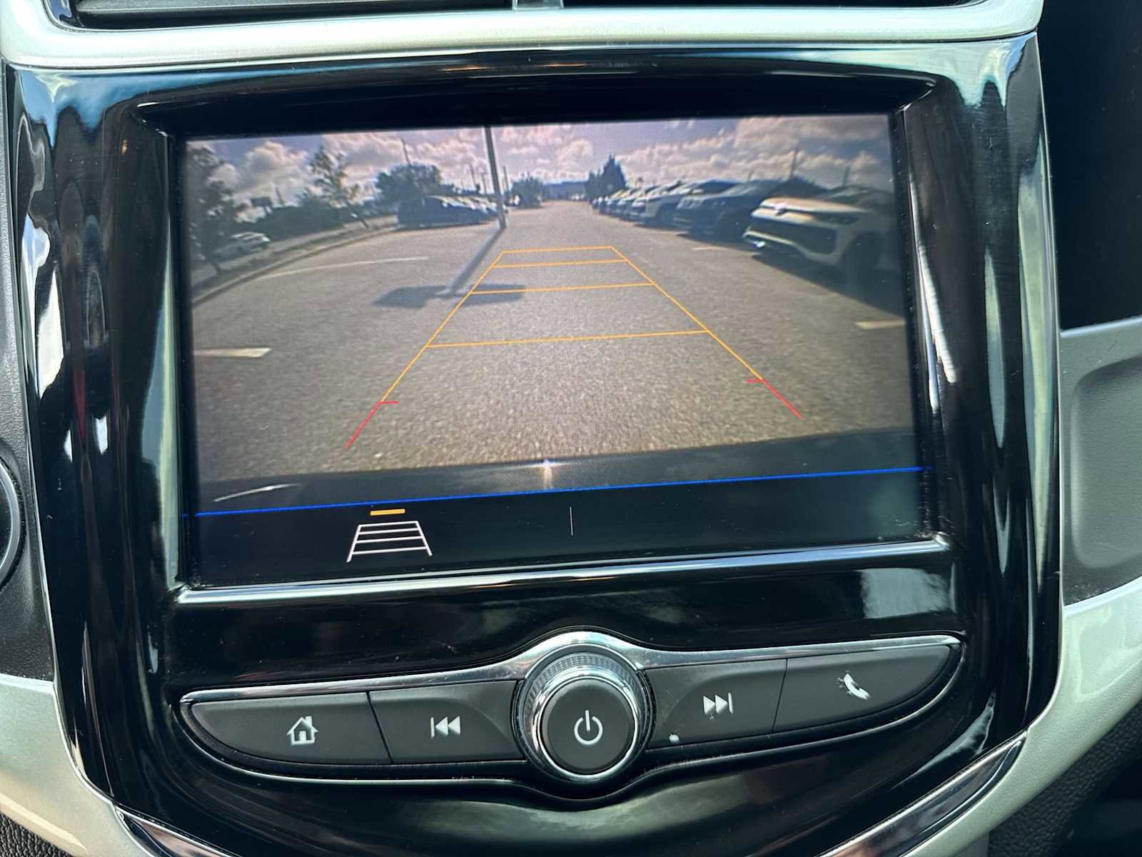 Used 2020 Chevrolet Sonic LT w/ Convenience Package FWD image 28