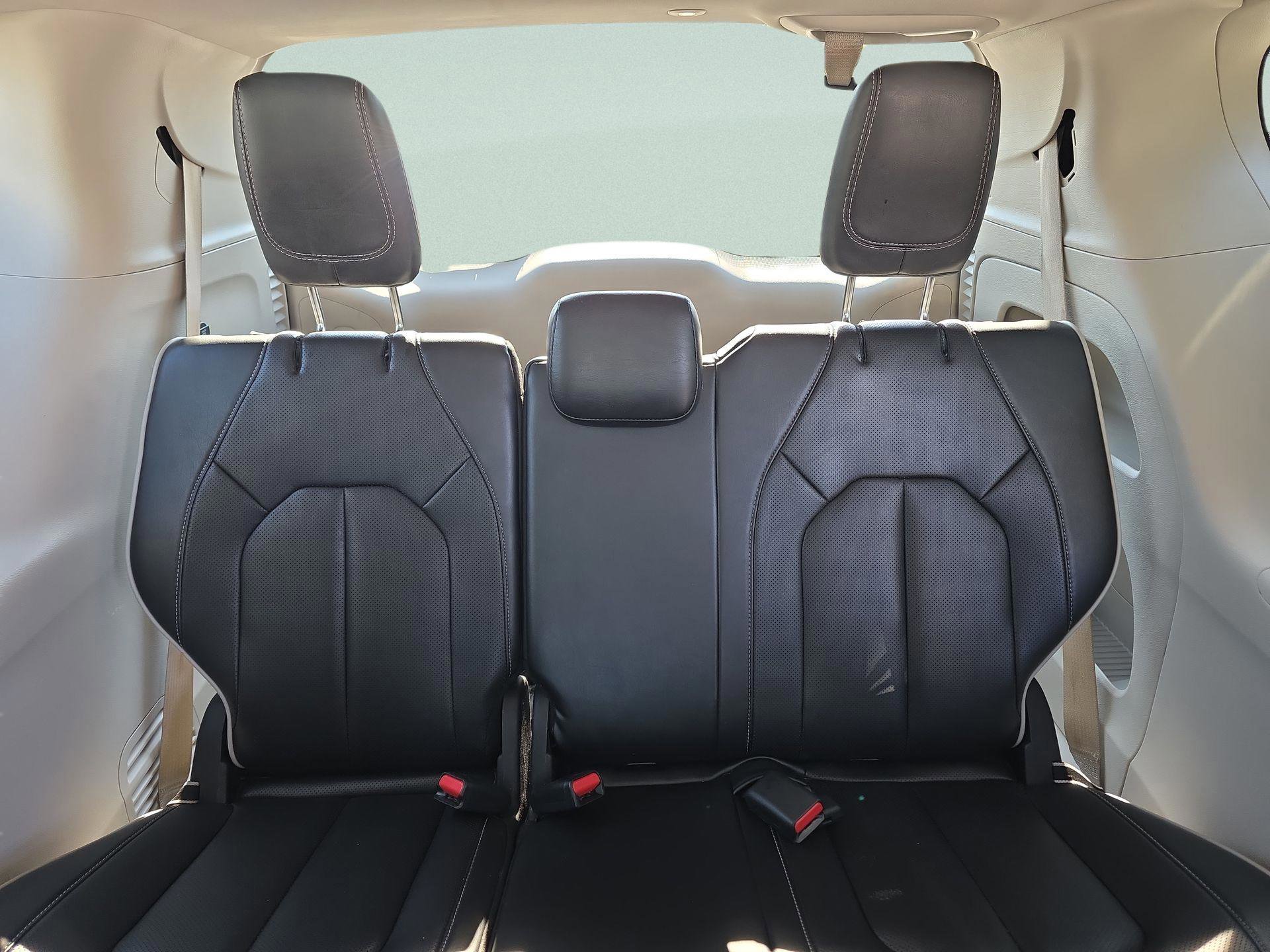 Used 2024 Chrysler Pacifica Limited FWD image 22
