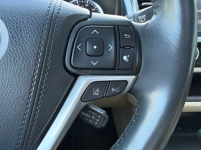 Used 2017 Toyota Highlander XLE FWD image 17