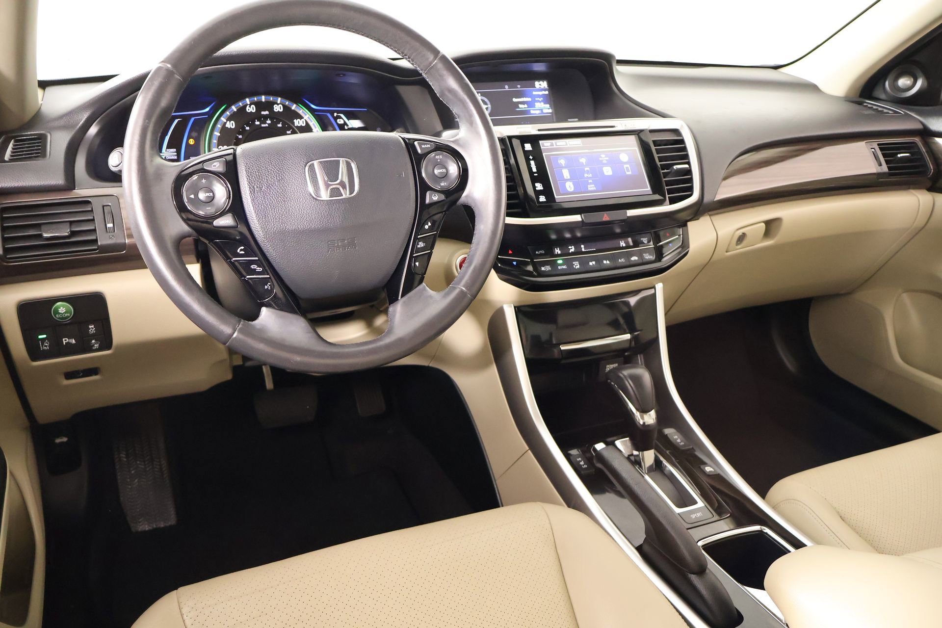 Used 2017 Honda Accord Touring image 2