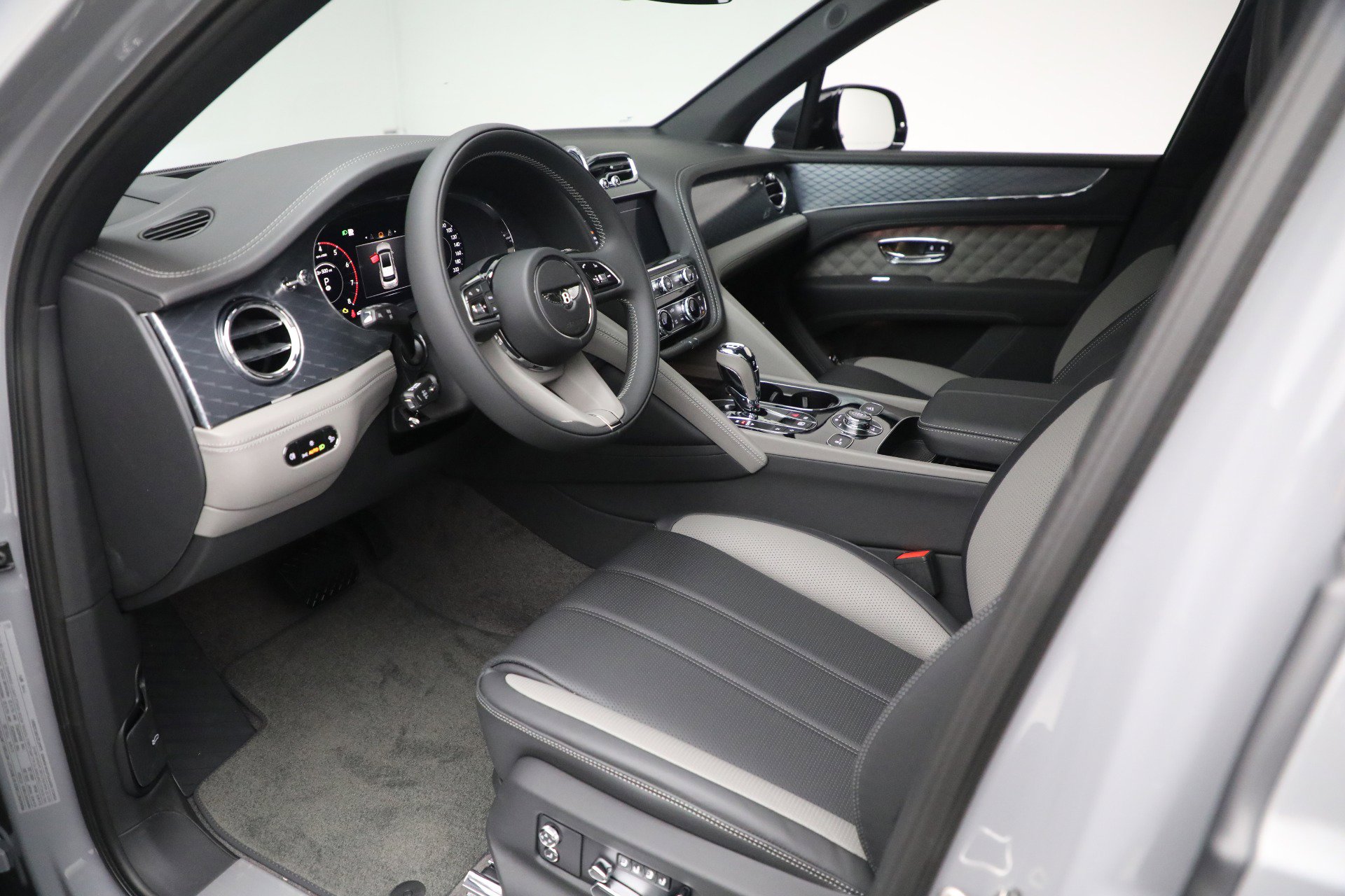 New 2024 Bentley Bentayga image 18