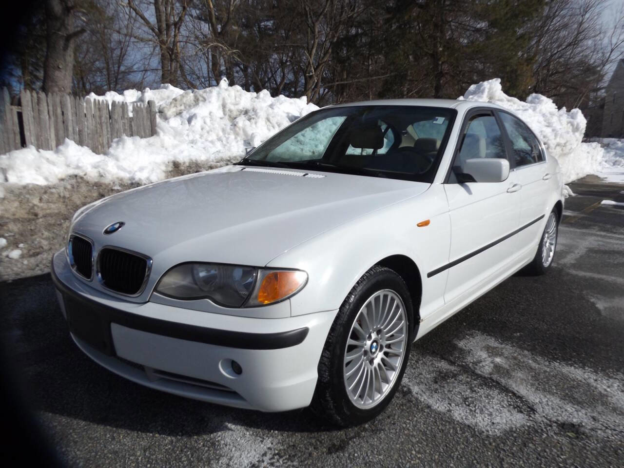 Used 2002 BMW 330xi Sedan image 1