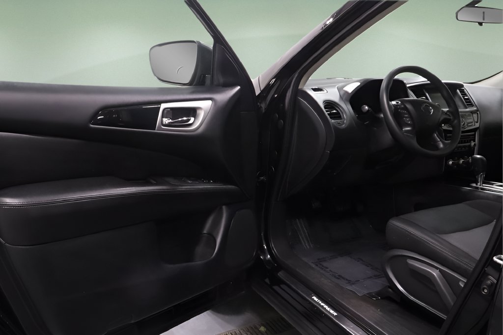 Used 2020 Nissan Pathfinder S AWD/4WD image 10