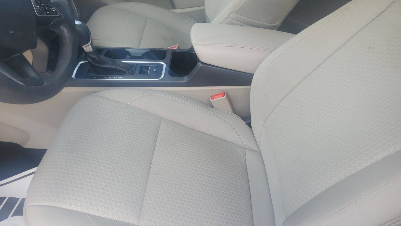 Used 2017 Ford Escape SE FWD image 11