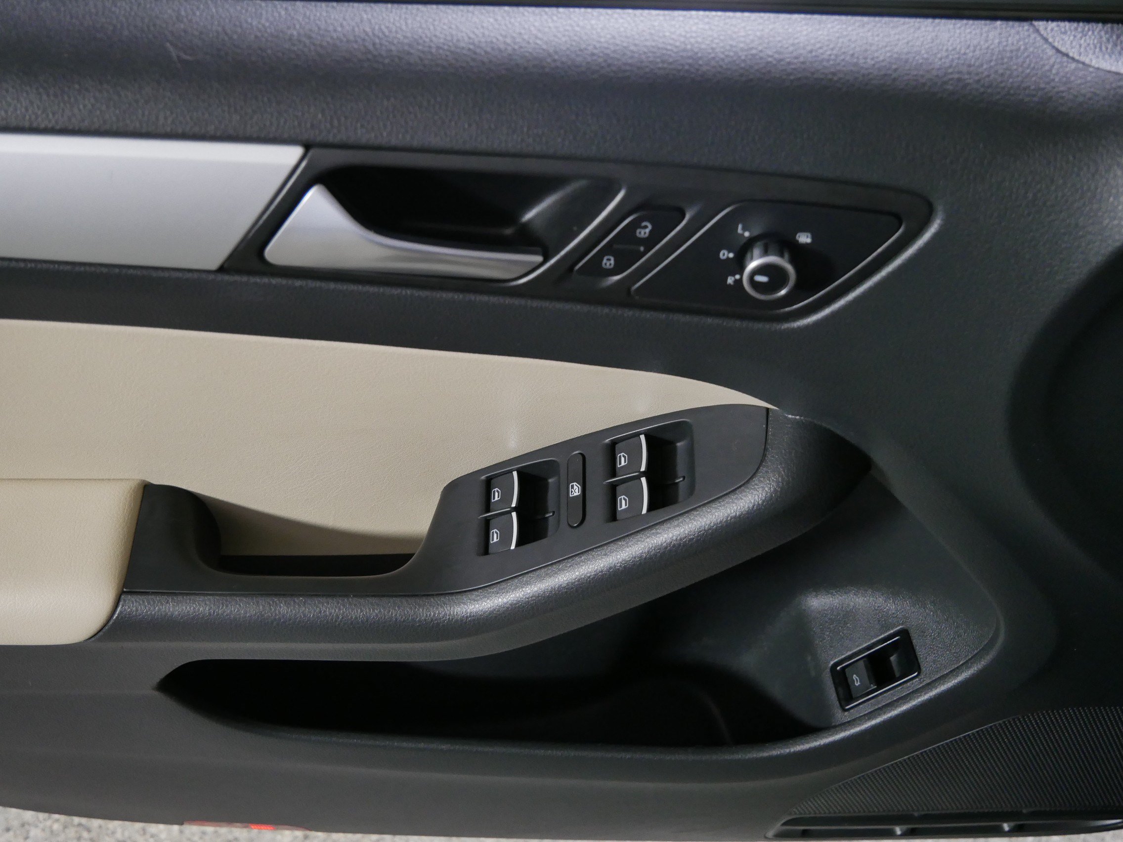 Used 2014 Volkswagen Jetta SE FWD image 19