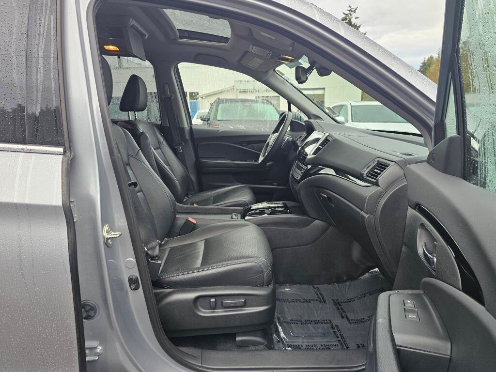 Certified 2017 Honda Pilot Elite image 11