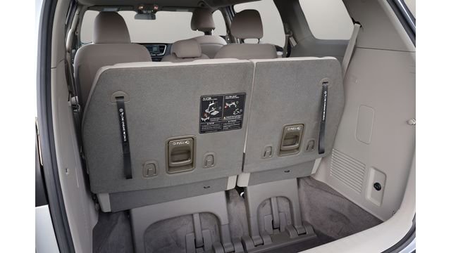 Used 2016 Kia Sedona LX FWD image 15