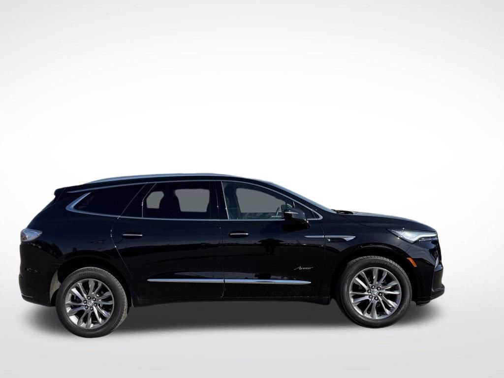 Used 2023 Buick Enclave Avenir image 2