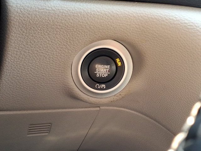 Used 2022 Chrysler Pacifica Touring-L FWD image 17