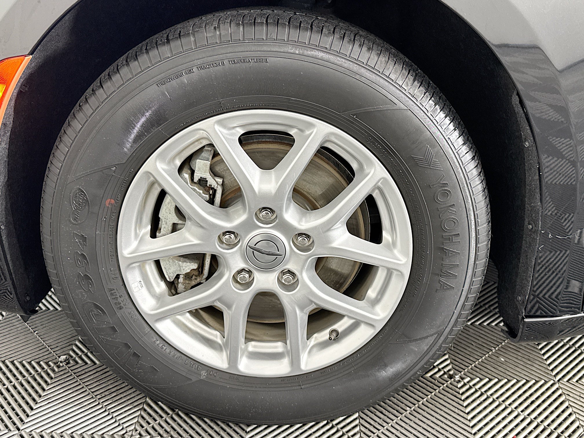 Used 2023 Chrysler Pacifica Touring FWD image 37
