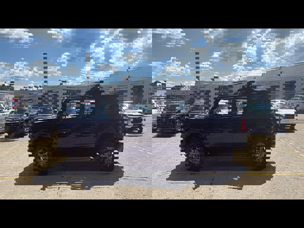 Used 2022 Ford Bronco Big Bend image 3