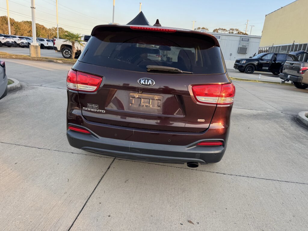 Used 2016 Kia Sorento LX w/ LX Convenience Package image 16