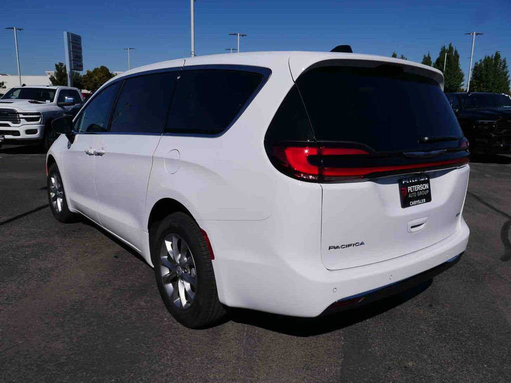 New 2026 Chrysler Pacifica Select image 15