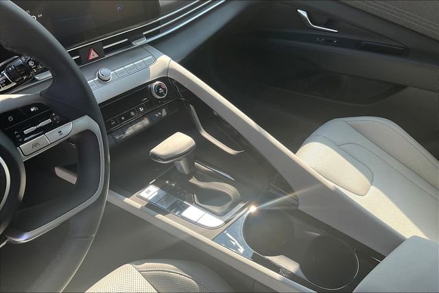 New 2025 Hyundai Elantra Limited image 8