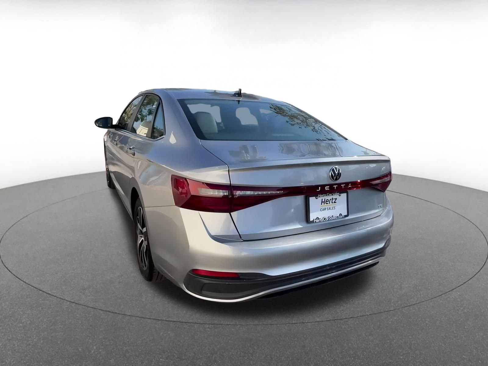 Used 2025 Volkswagen Jetta SE image 11