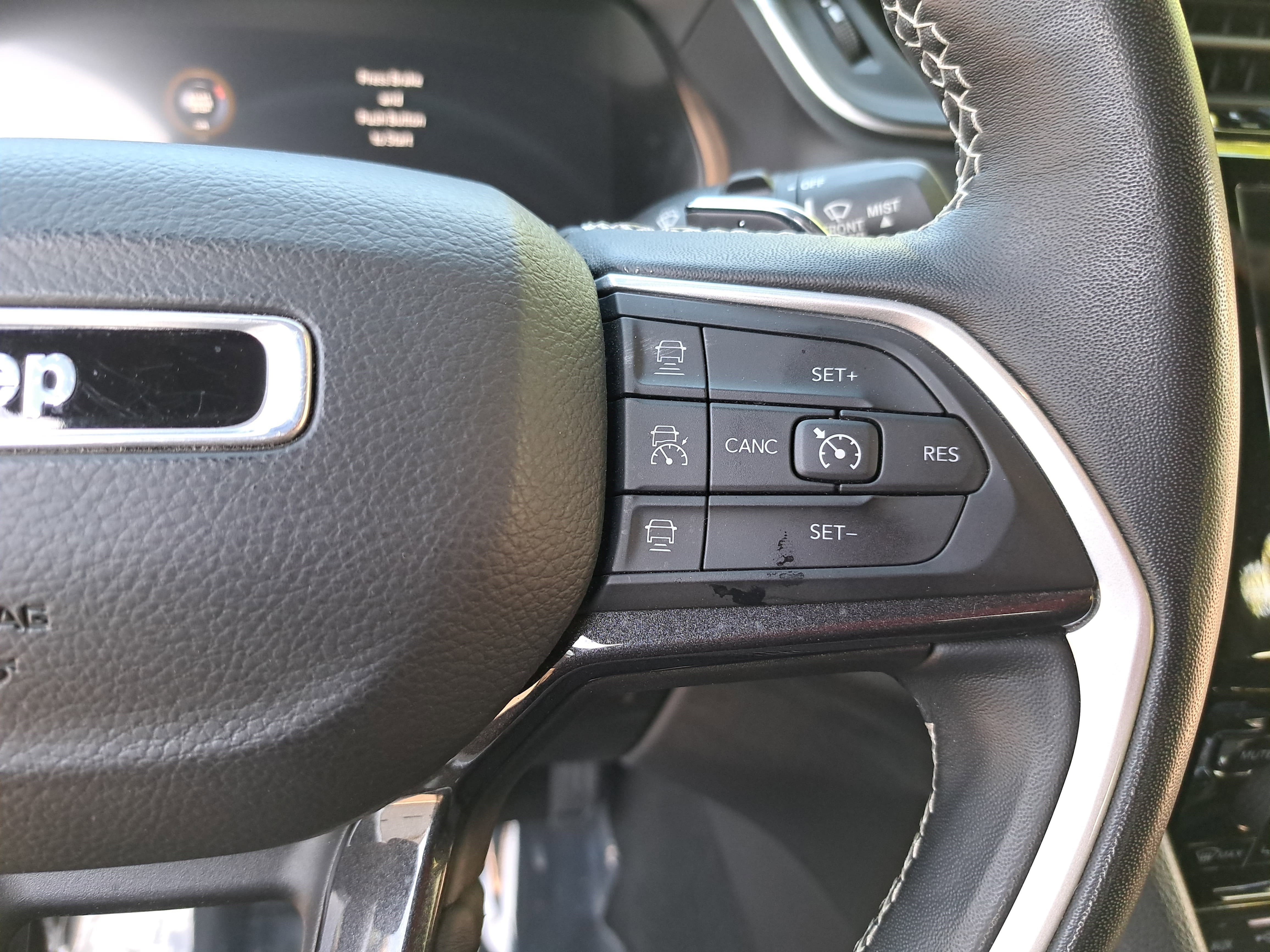 Used 2022 Jeep Grand Cherokee Altitude AWD/4WD image 18