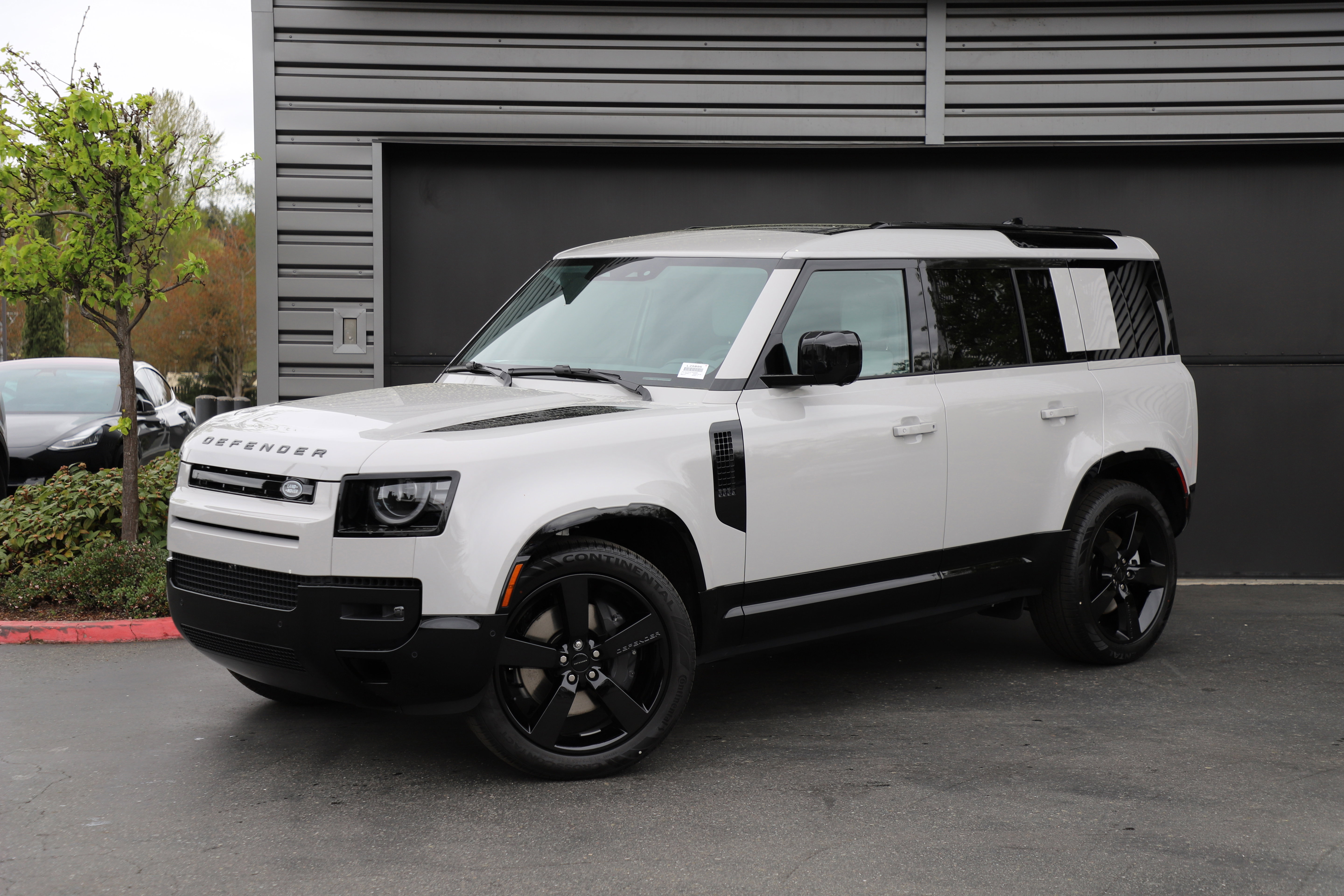 New 2026 Land Rover Defender 110 X-Dynamic SE image 1