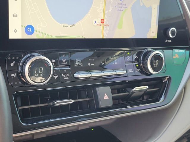 Used 2024 Toyota Highlander Limited image 30