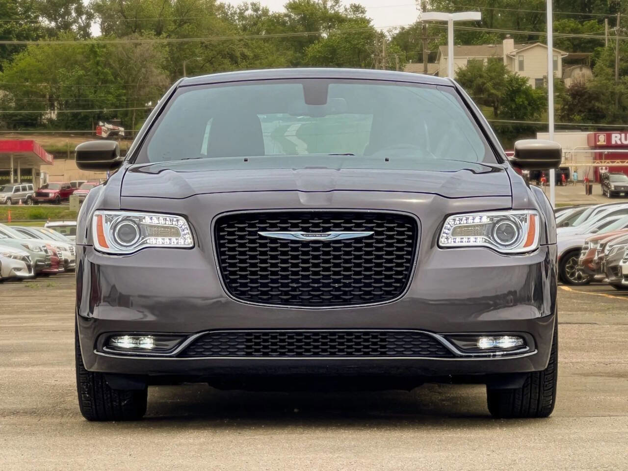 Used 2018 Chrysler 300 S image 2