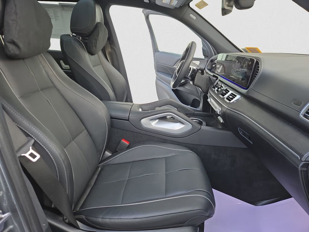 Used 2025 Mercedes-Benz GLS 580 4MATIC image 17
