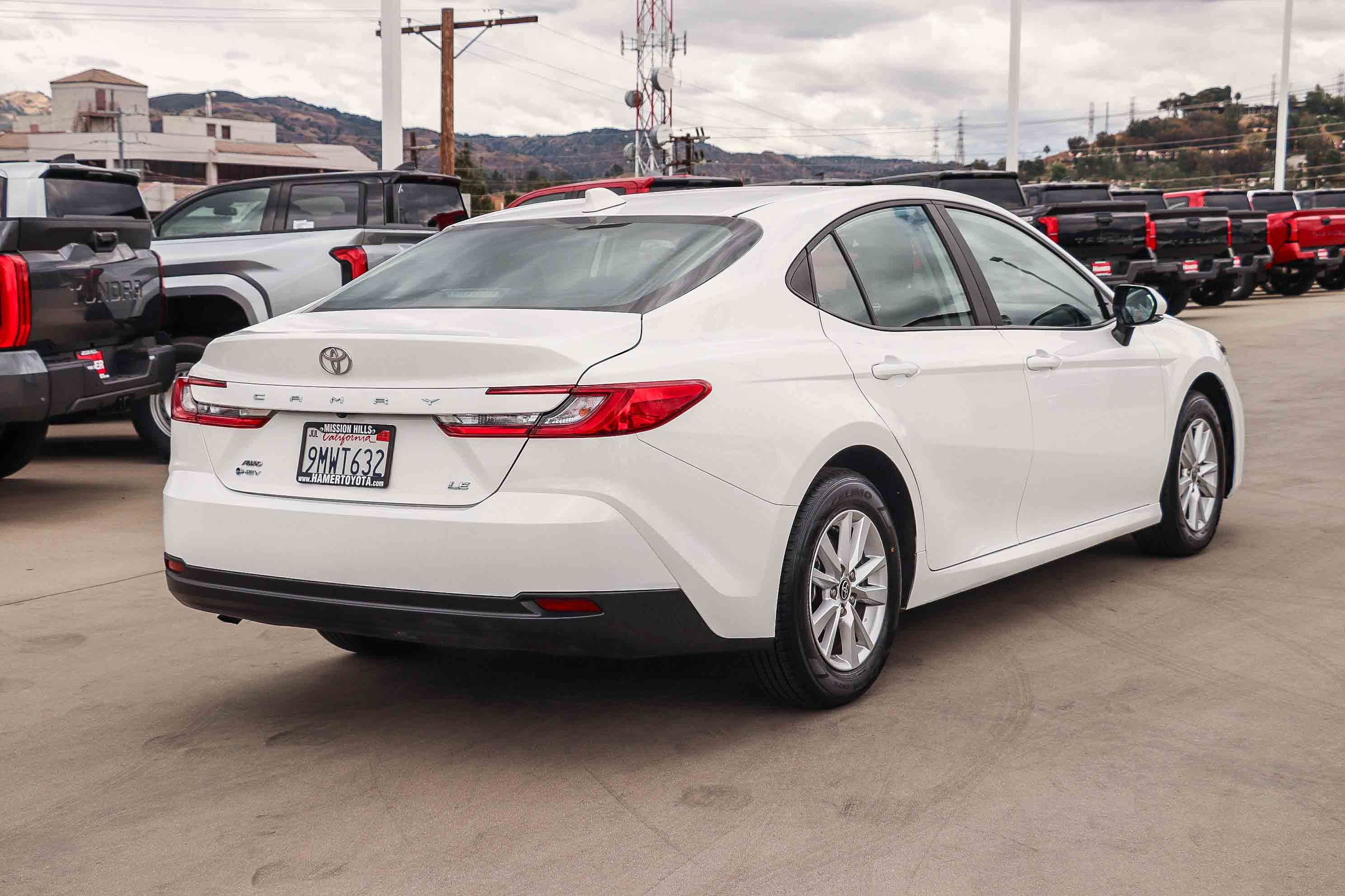 Certified 2025 Toyota Camry SE AWD/4WD image 7
