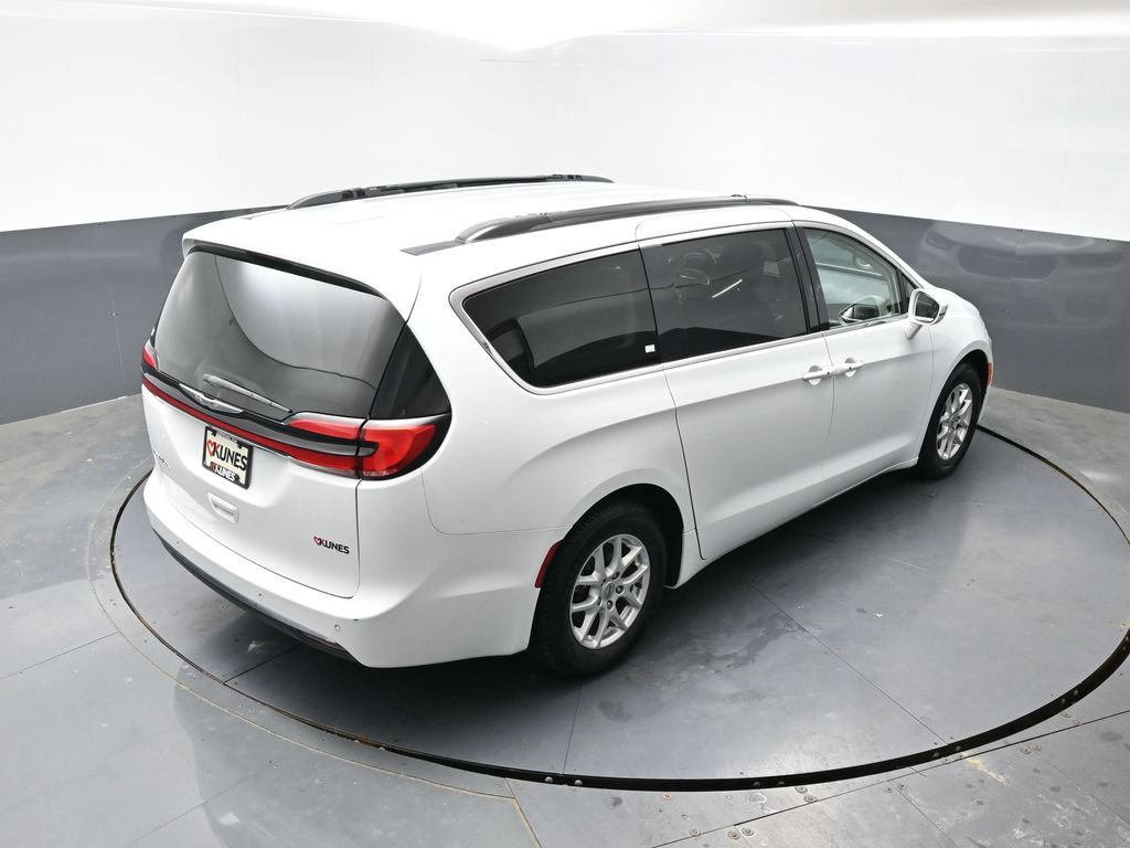 Used 2022 Chrysler Pacifica Touring-L FWD image 11