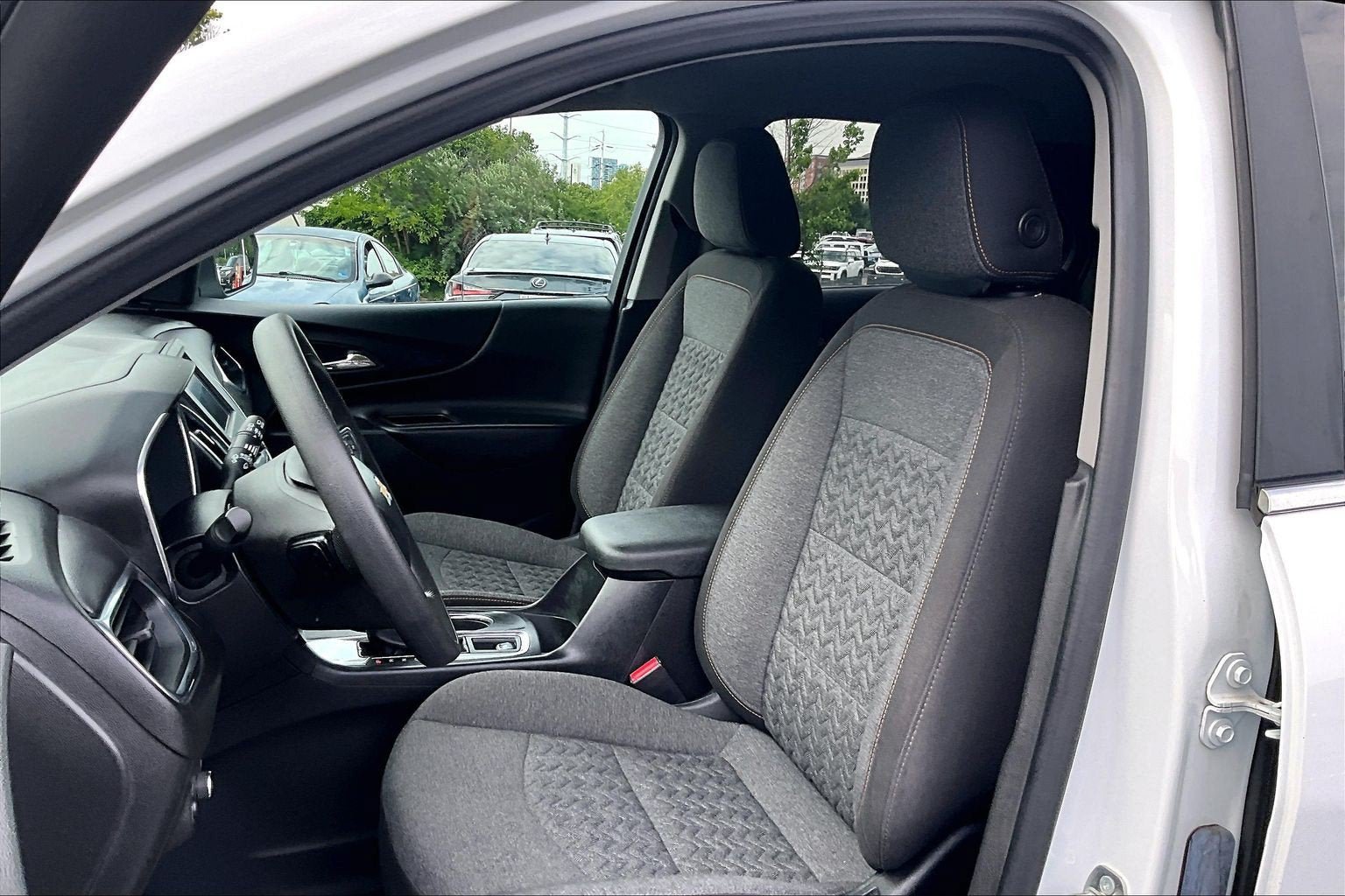 Used 2023 Chevrolet Equinox LT FWD image 23
