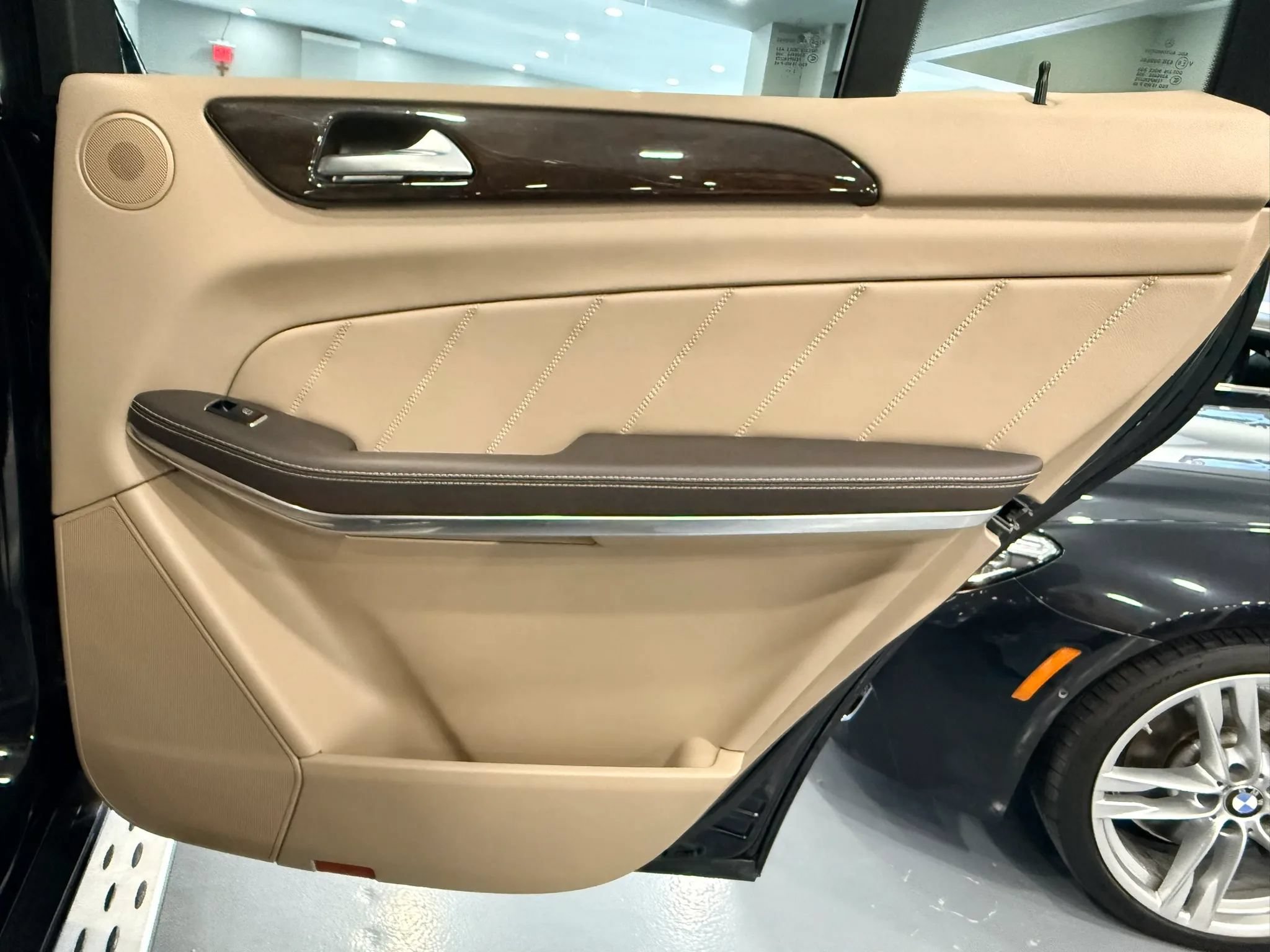 Used 2014 Mercedes-Benz GL 450 4MATIC image 30