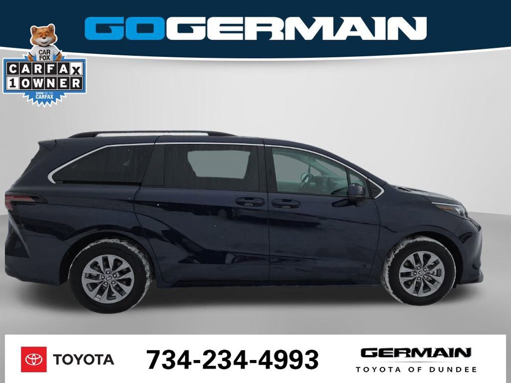 Used 2025 Toyota Sienna LE image 7