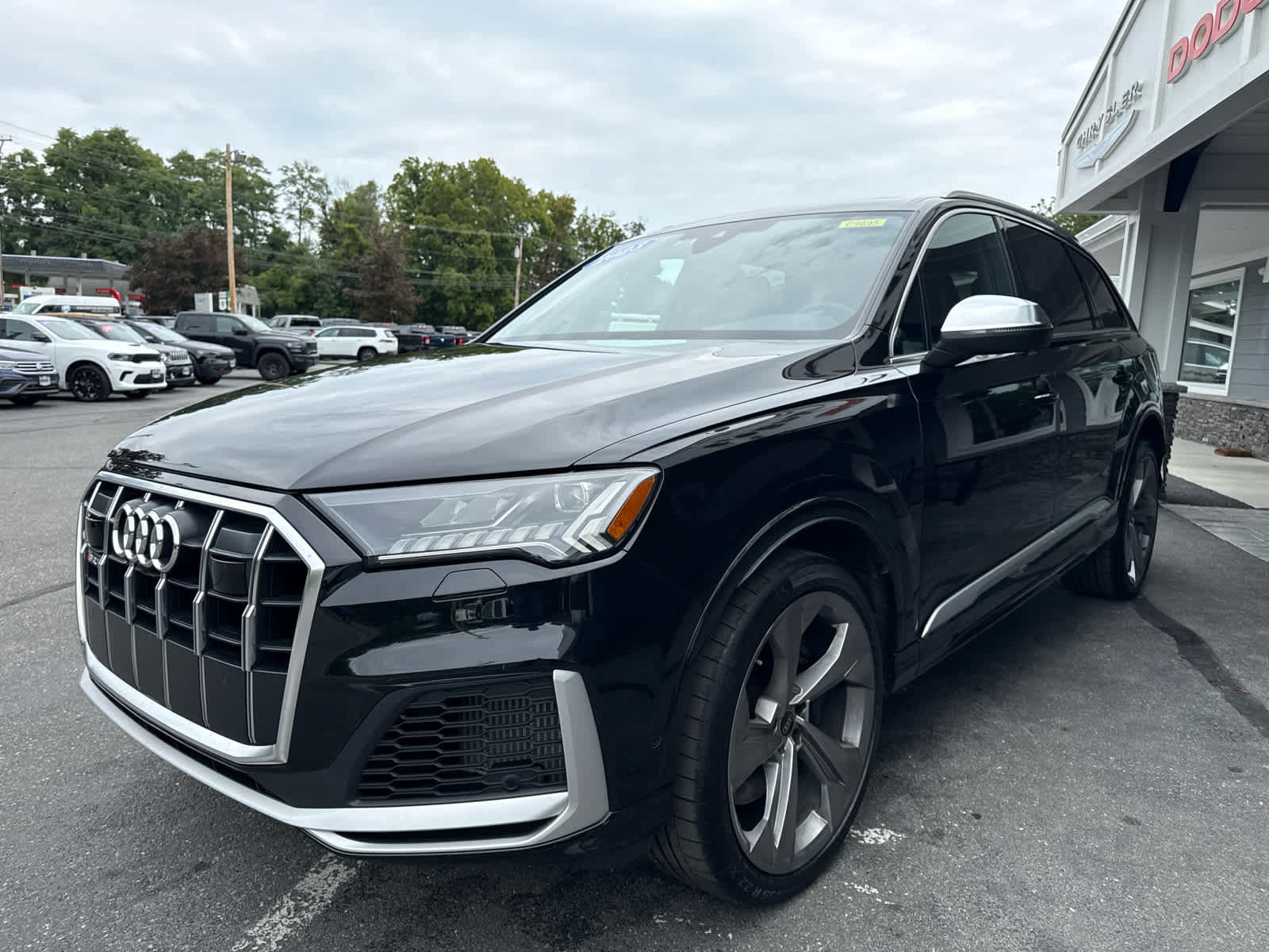 Used 2023 Audi SQ7 Premium Plus w/ Towing Package AWD/4WD image 8