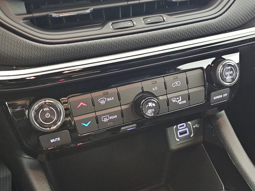 New 2026 Jeep Compass Latitude AWD/4WD image 28