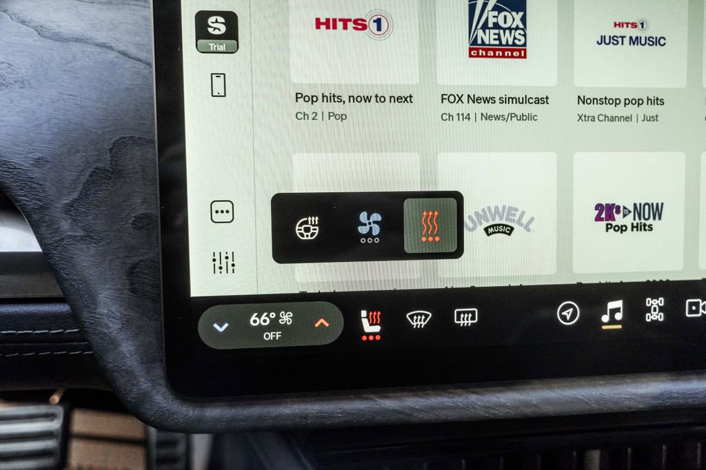 Used 2022 Rivian R1T Launch Edition image 10